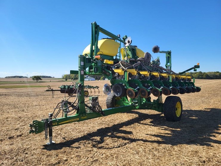 2021-john-deere-1745-image-7