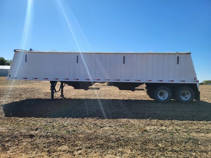 2021-lime-city-equipment-steel-tandem-axle-semi-hopper-trailer---one-owner-image-6
