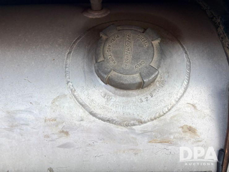 1994-freightliner-fld120-image-43