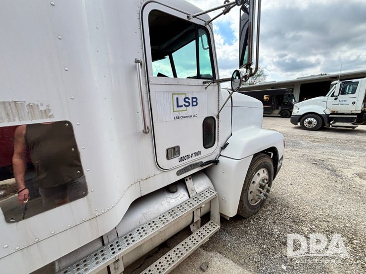 1994-freightliner-fld120-image-7