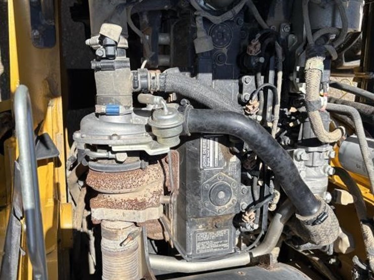 2018-deere-210l-image-43