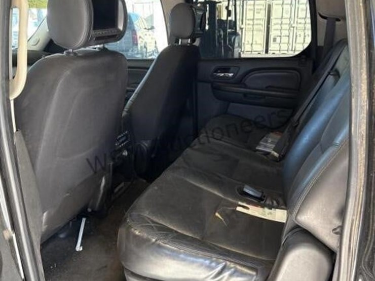 2007-cadillac-escalade-esv-image-24