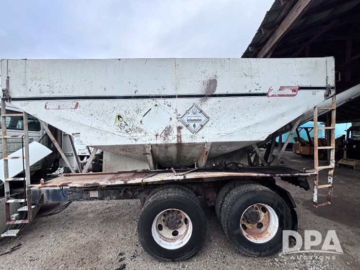 2003-volvo-10-image-16