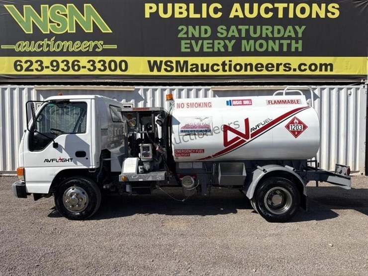 2004-isuzu-npr-image-1