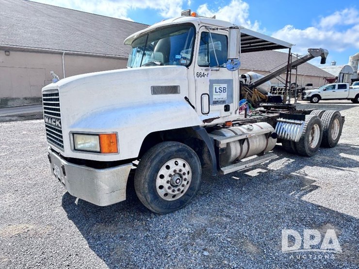 1993-mack-ch613-image-17