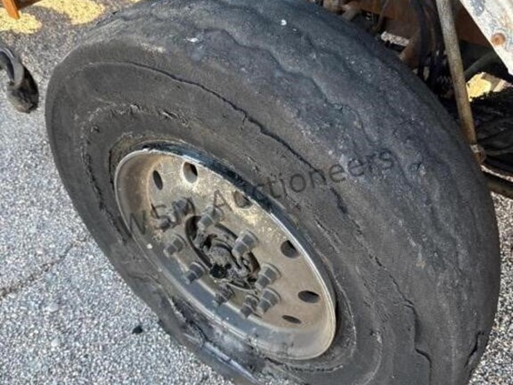 2020-peterbilt-520-image-10