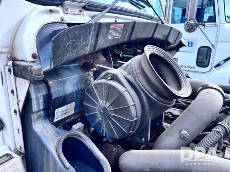 2005-kenworth-t300-image-56