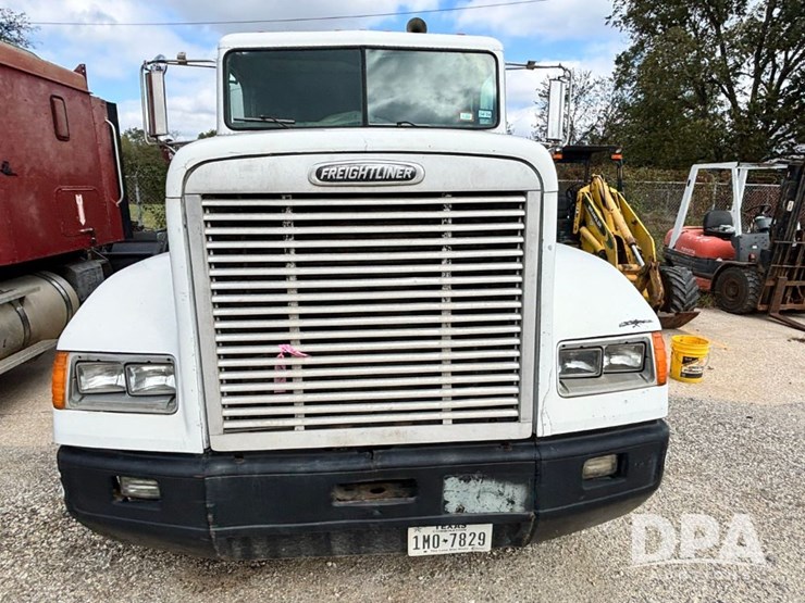1994-freightliner-fld120-image-3