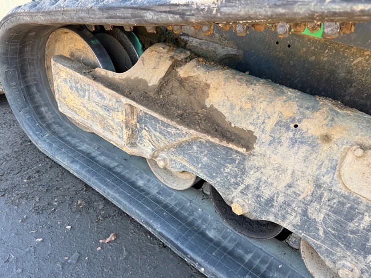 2017-bobcat-t740-image-13