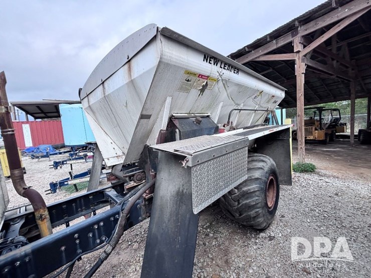 2005-kenworth-t300-image-13