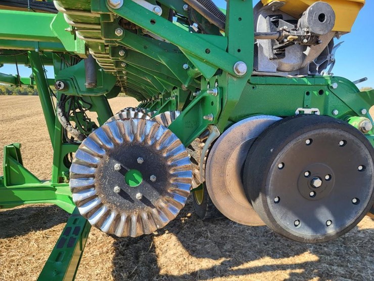 2021-john-deere-1745-image-17