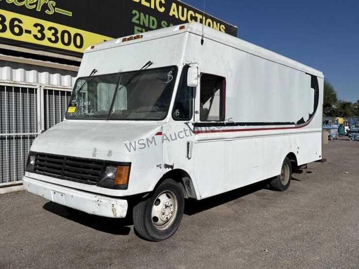 1994-chevrolet-p30-image-2