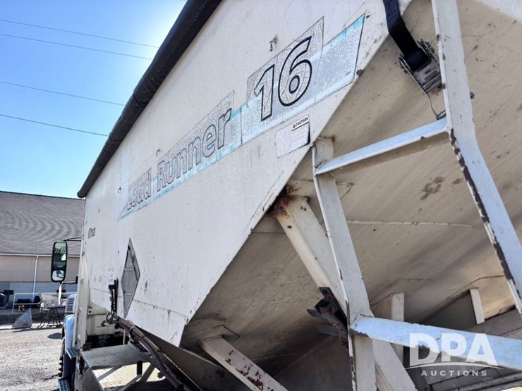 2003-volvo-10-image-42