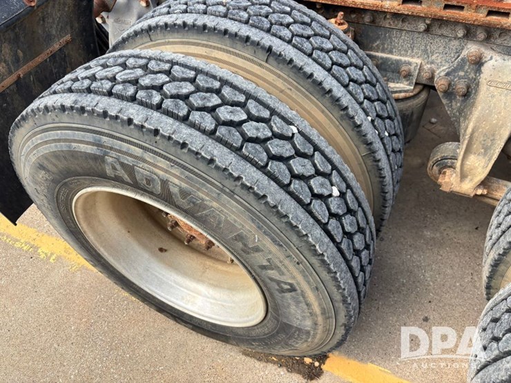 1994-freightliner-fld120-image-30