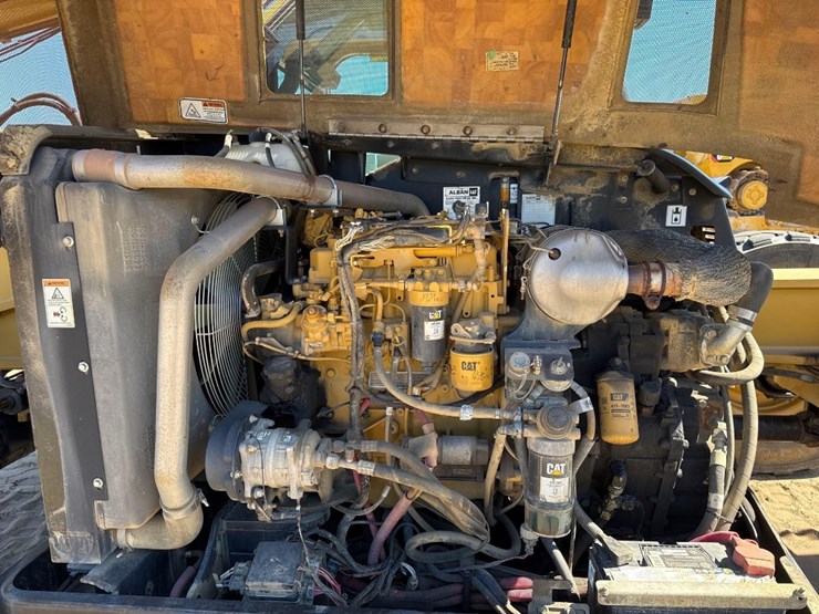 2013-caterpillar-tl642c-image-17