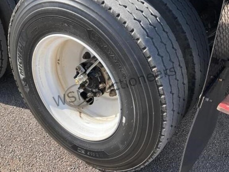 2011-freightliner-m2-digger-derrick-image-8