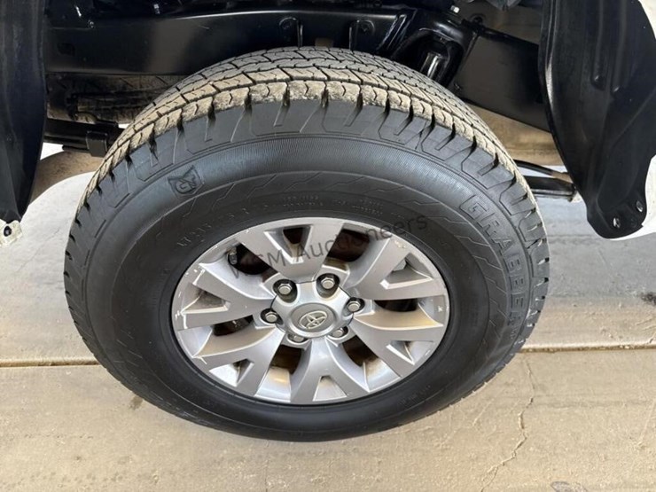 2017-toyota-tacoma-image-8