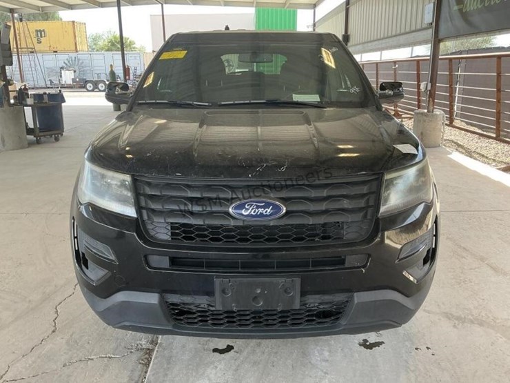 2017-ford-explorer-image-3