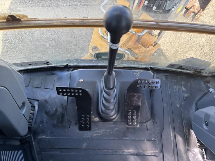 2020-deere-310l-ep-image-44