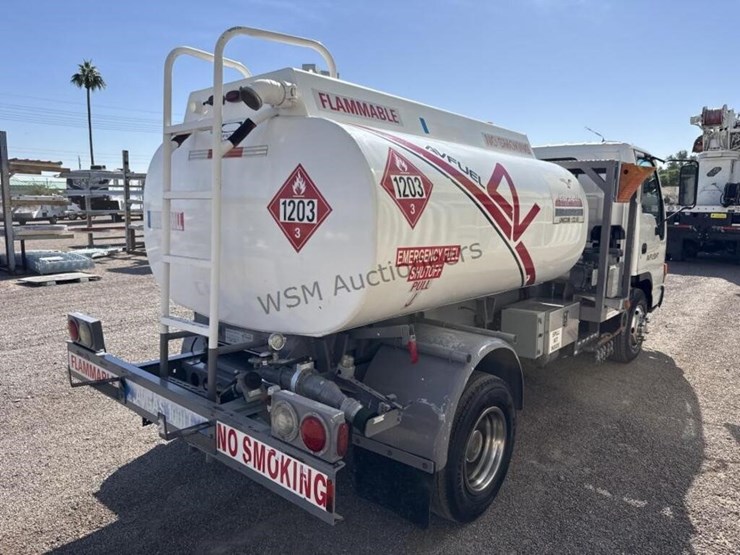 2004-isuzu-npr-image-8