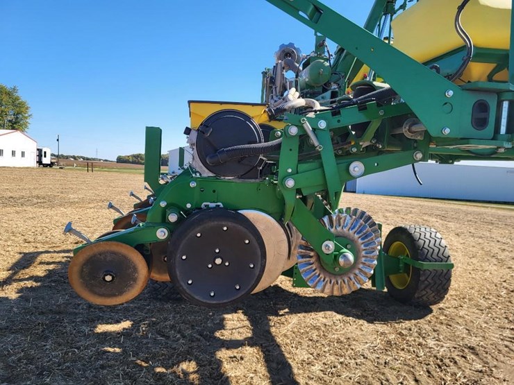 2021-john-deere-1745-image-28