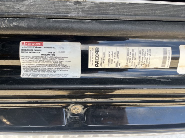 2021-kenworth-w990-image-27