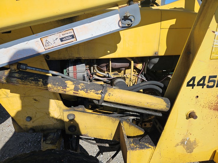 new-holland-445d-image-7