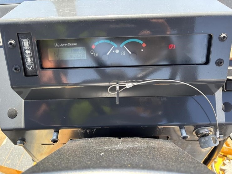 2018-deere-210l-image-34