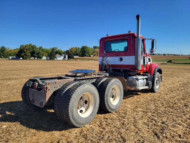 2004-mack-granite-cv713-image-3