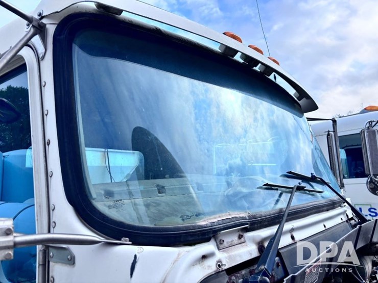 2005-kenworth-t300-image-55