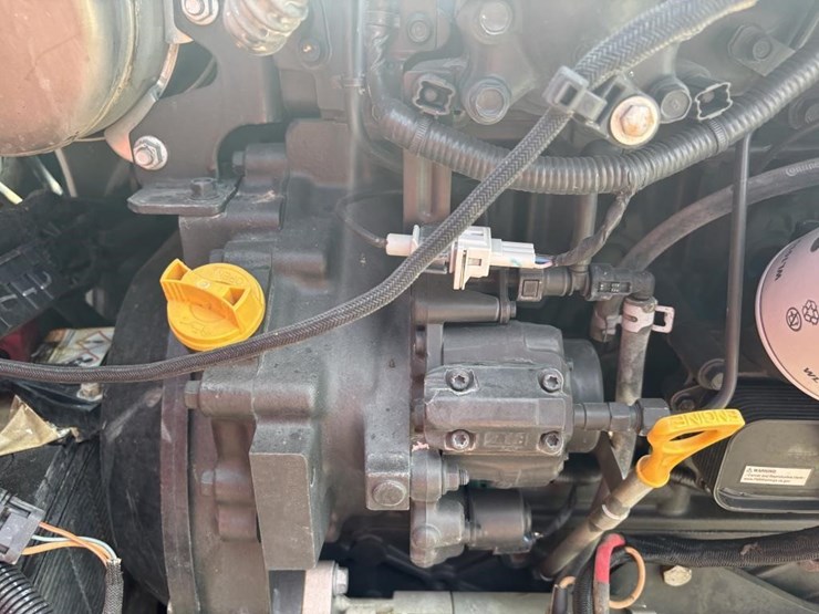 2019-bobcat-t740-image-34