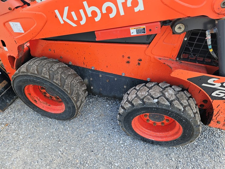 2019-kubota-ssv65-image-17