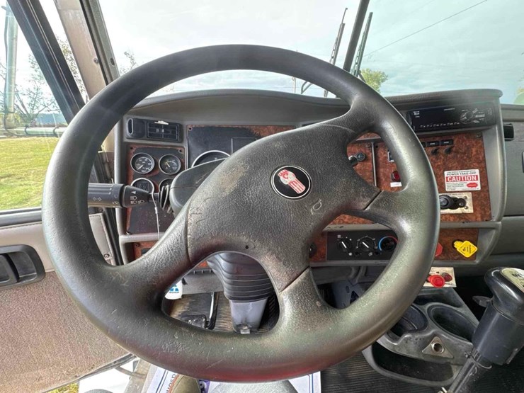 2006-kenworth-t800-image-27