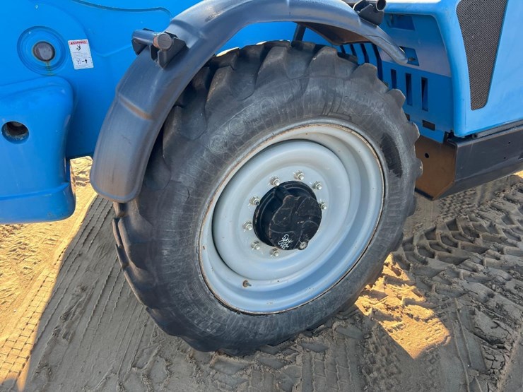 2017-genie-gth844-image-12