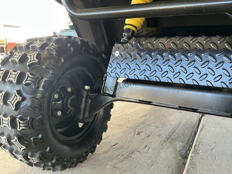 2011-e-z-go-st-sport-image-14