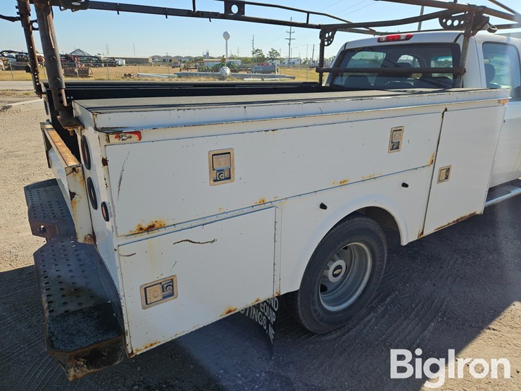 2011-chevrolet-silverado-3500-image-16