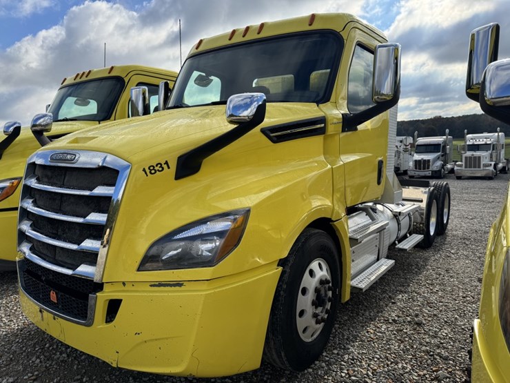 2018-freightliner-cascadia-126-image-1