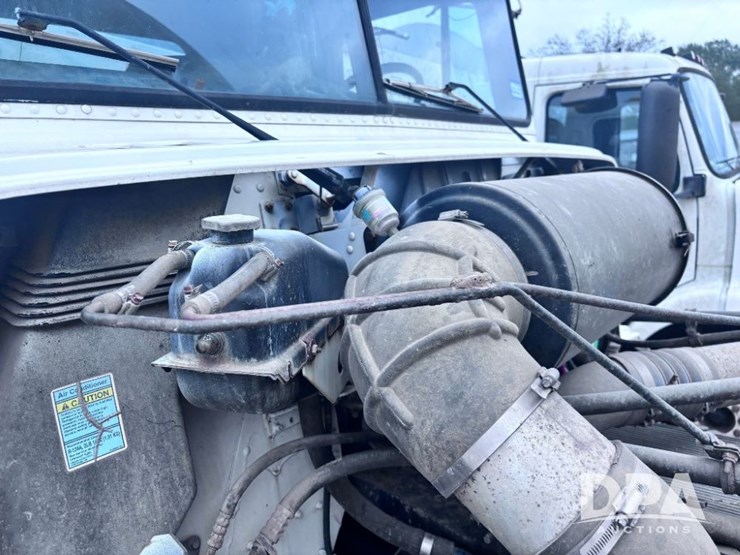 2001-freightliner-fld112-image-61