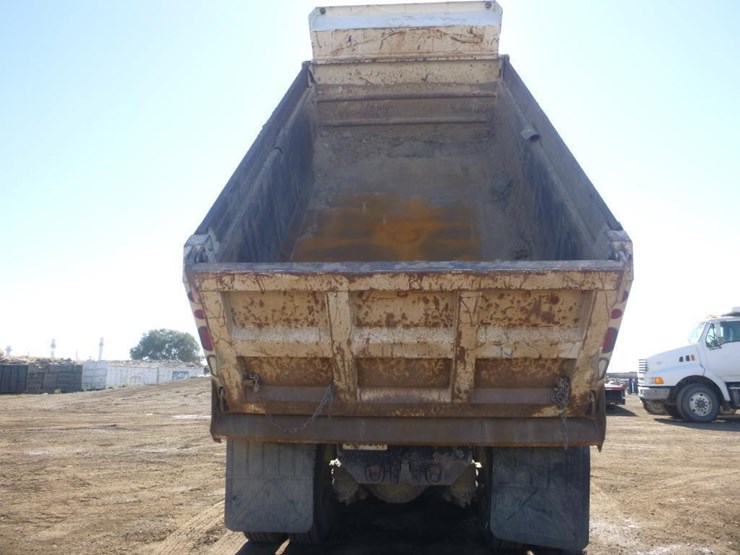 2009-sterling-lt9500-image-8