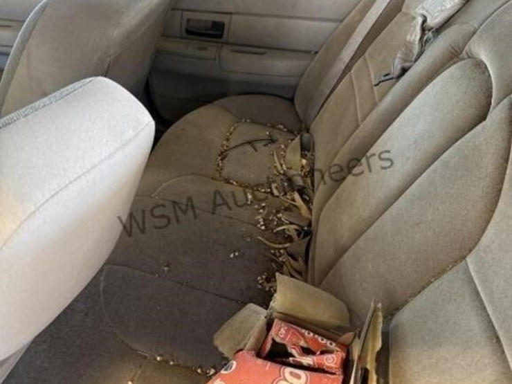 2009-ford-crown-victoria-sdn-image-23