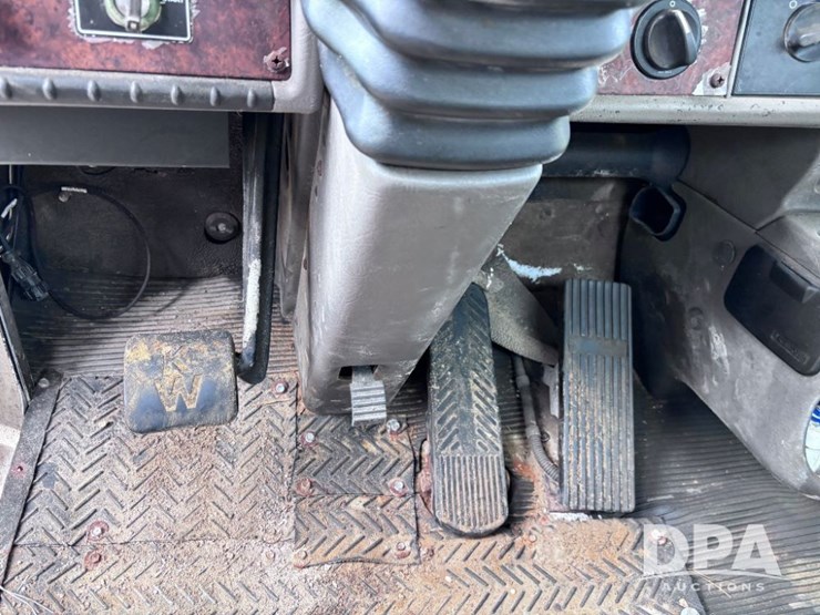 2005-kenworth-t300-image-67