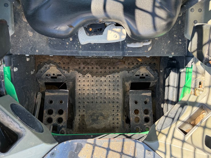 2017-bobcat-t740-image-27