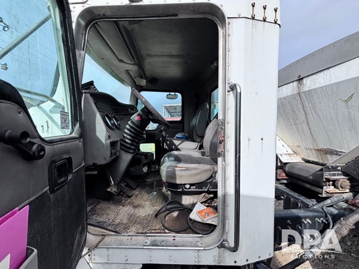 2005-kenworth-t300-image-64