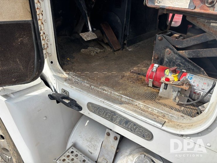 1994-freightliner-fld120-image-70