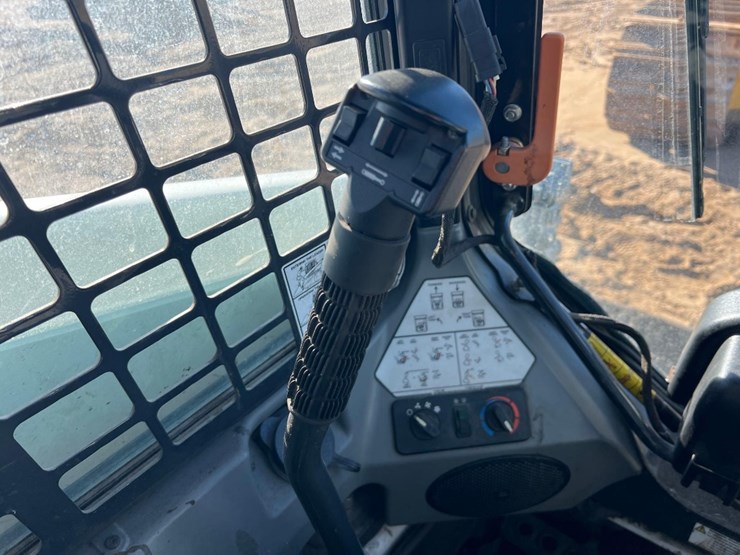 2019-bobcat-t450-image-29