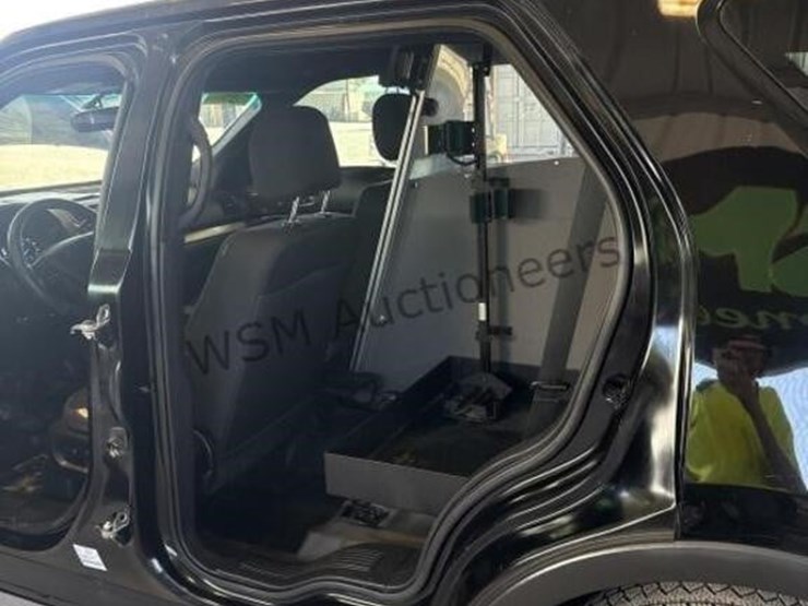 2016-ford-explorer-image-25