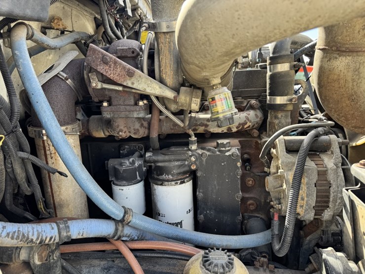 1999-freightliner-fl70-image-11