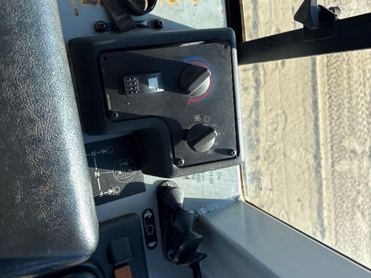 caterpillar-d4g-lgp-image-23