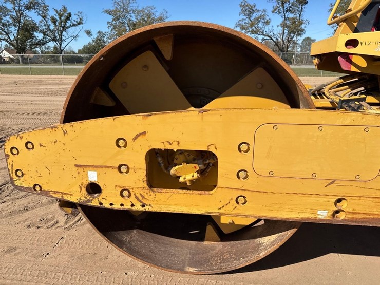 caterpillar-cs-563-image-10