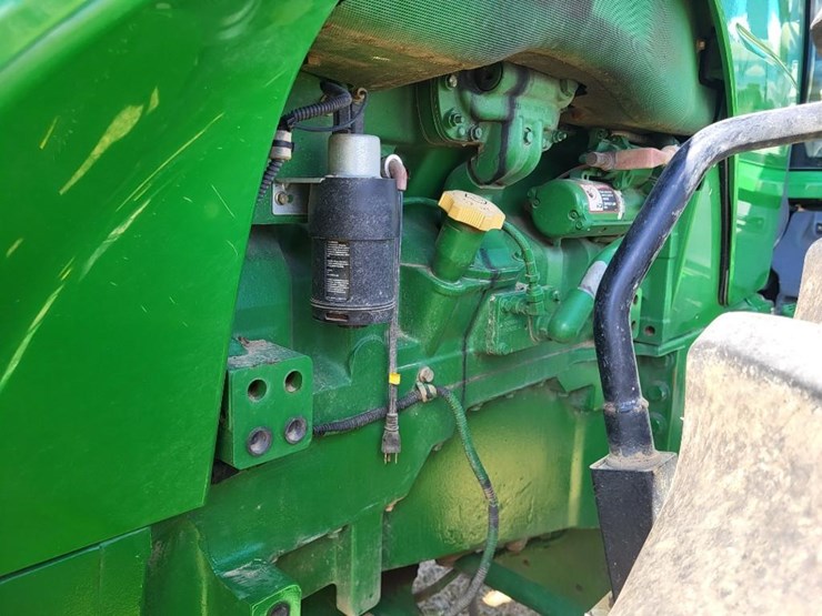 2011-john-deere-8235r-image-15